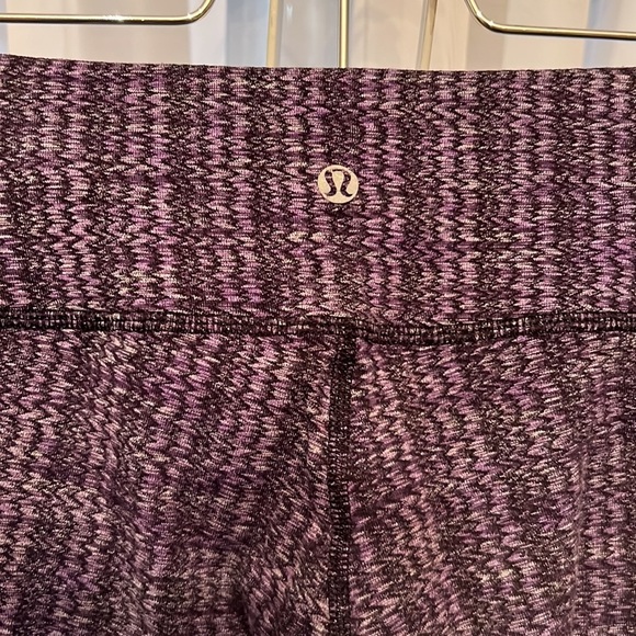 Lululemon  purple leggings sz 4 - Picture 6 of 6